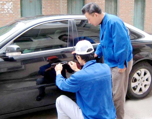 滁州汽车钥匙丢在车里面怎么办?